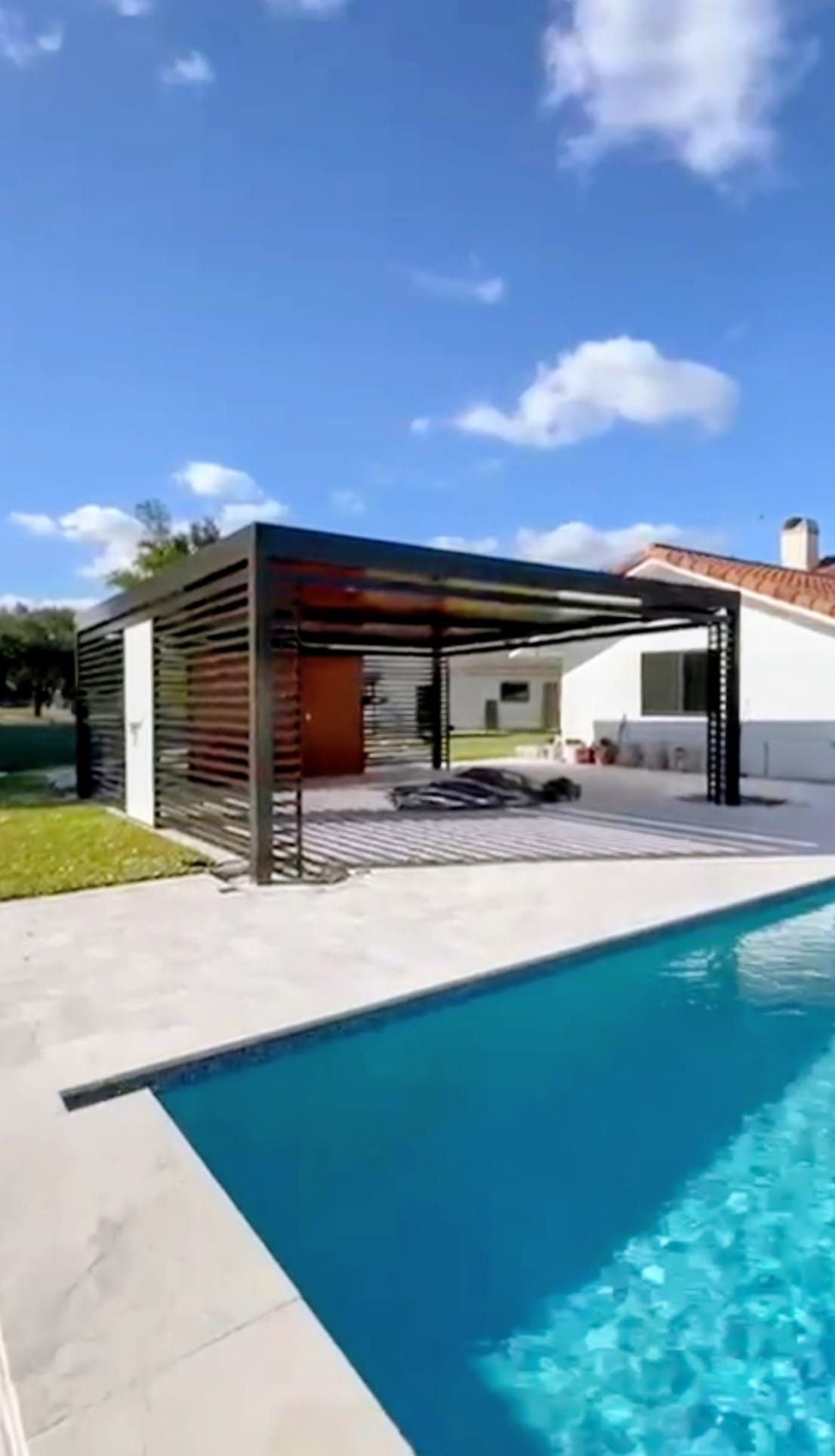 Privacy slat wall and pergola at the Enzo home